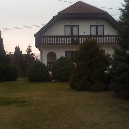 Konukevi Ilona Panzio 3*